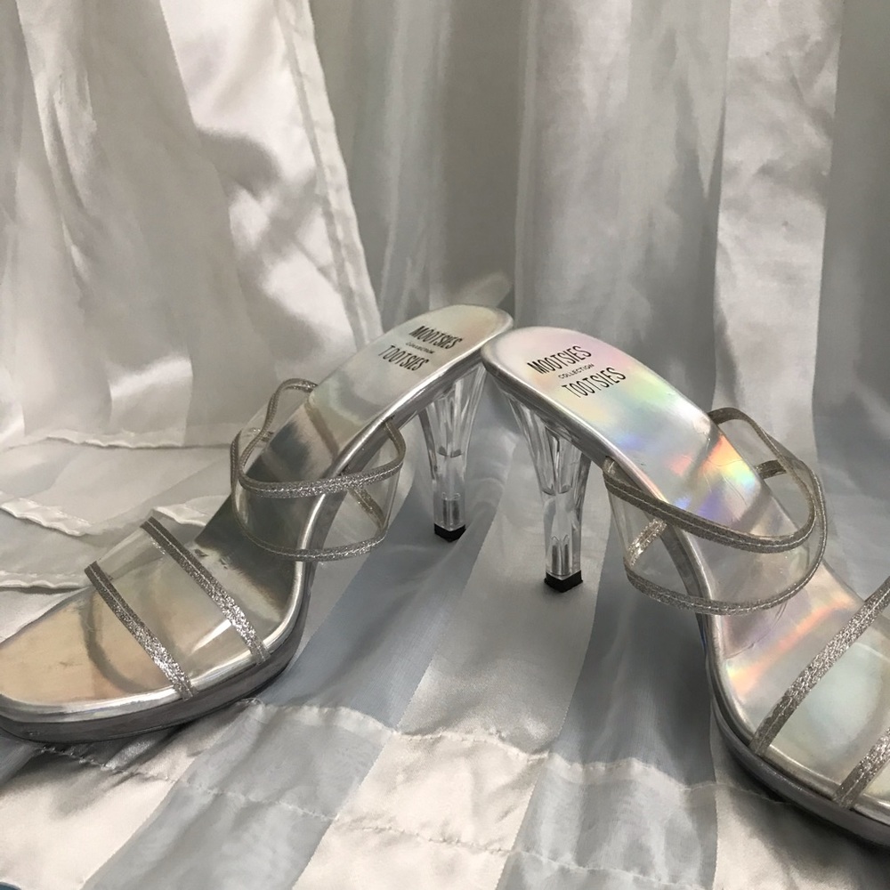 Minimalist heels